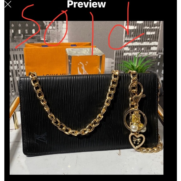 SOLDAuthentic Louis Vuitton Epi Checkbook Holder - Picture 2 of 14